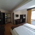 Family Hebar Отель Батак